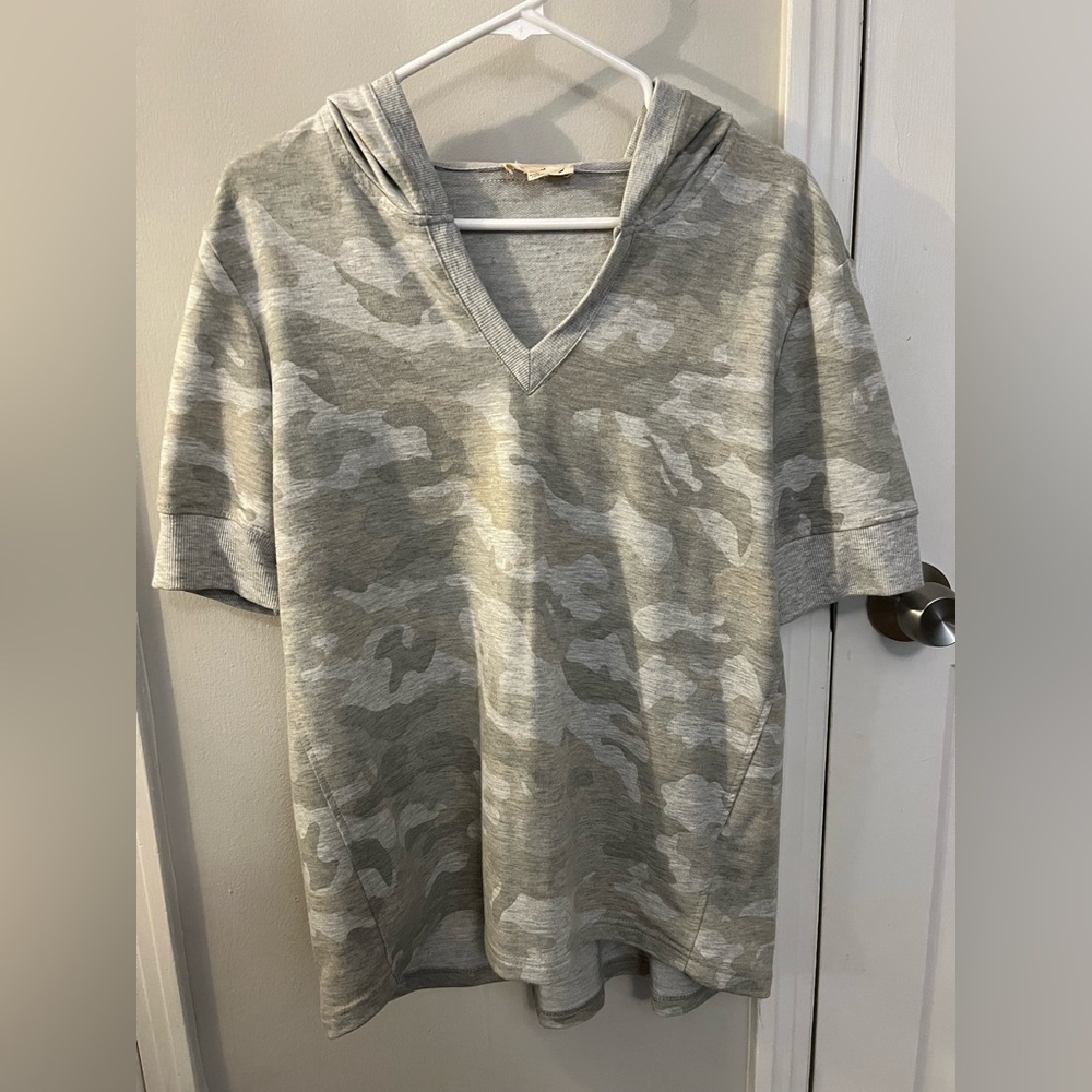 Short sleeve camo pullover